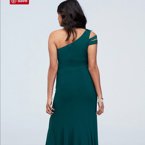 Emerald Green Crepe Gown - Picture 3 of 9